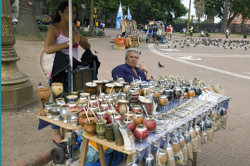 20071201_160010  D2X 4200x2400.jpg - Venders selling Mata (Argentinian tea), Plaza de Mayo, Buenos Aires, Argentina